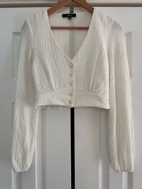 Lulu's Ivory Textured V-Neck Cropped Button Top